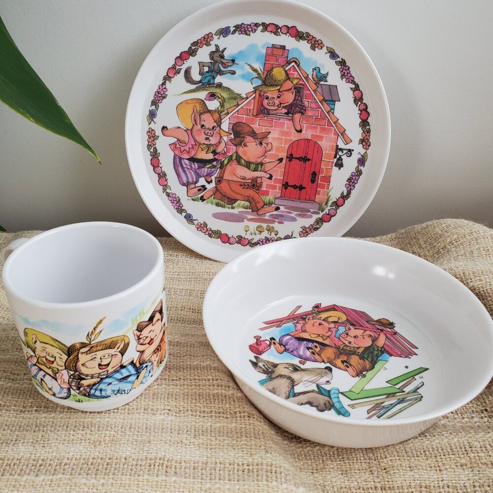 Vintage Oneida Deluxe Fairytale Three Little Pigs Dinnerware Set Plate Bowl Cup